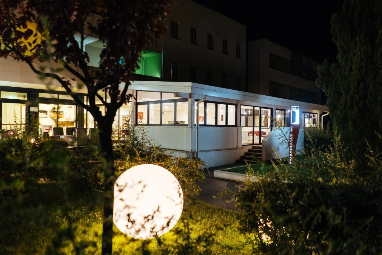 Unaway Hotel Фабро Екстериор снимка